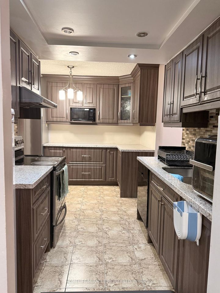 Photo 3 at 409 - 5 Lisa Street, Queen Street Corridor, Brampton