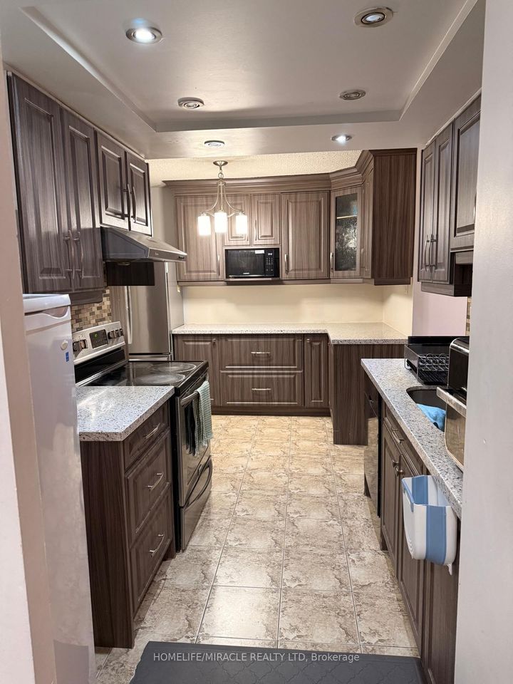 Photo 4 at 409 - 5 Lisa Street, Queen Street Corridor, Brampton