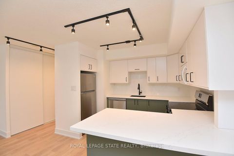 Photo 10 at 519 - 25 The Esplanade, Waterfront Communities C8, Toronto