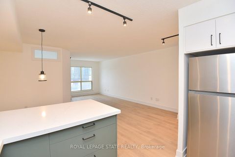 Photo 12 at 519 - 25 The Esplanade, Waterfront Communities C8, Toronto