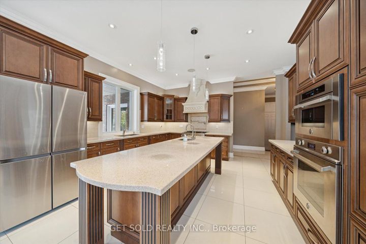 Photo 16 at 7 Tristan Court, Bram West, Brampton