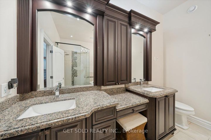 Photo 25 at 7 Tristan Court, Bram West, Brampton