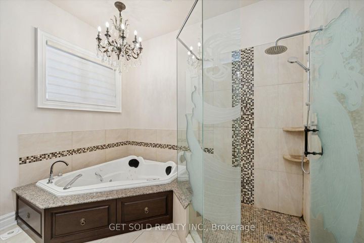 Photo 26 at 7 Tristan Court, Bram West, Brampton