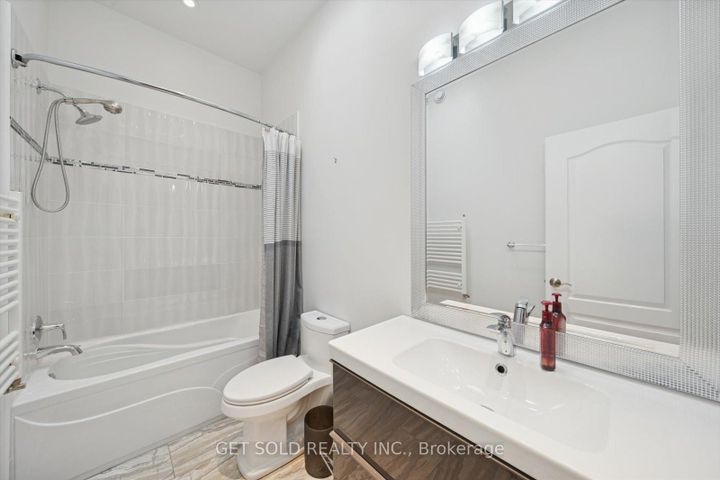 Photo 29 at 7 Tristan Court, Bram West, Brampton