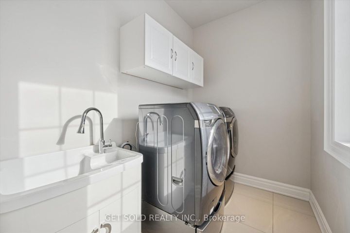 Photo 31 at 7 Tristan Court, Bram West, Brampton