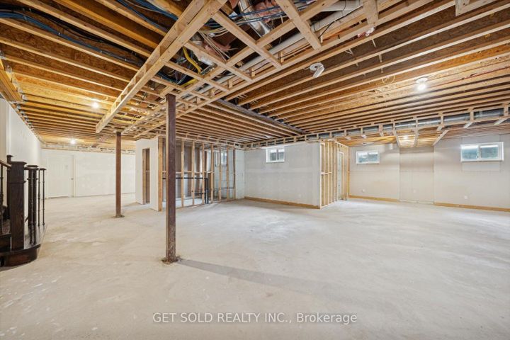 Photo 34 at 7 Tristan Court, Bram West, Brampton