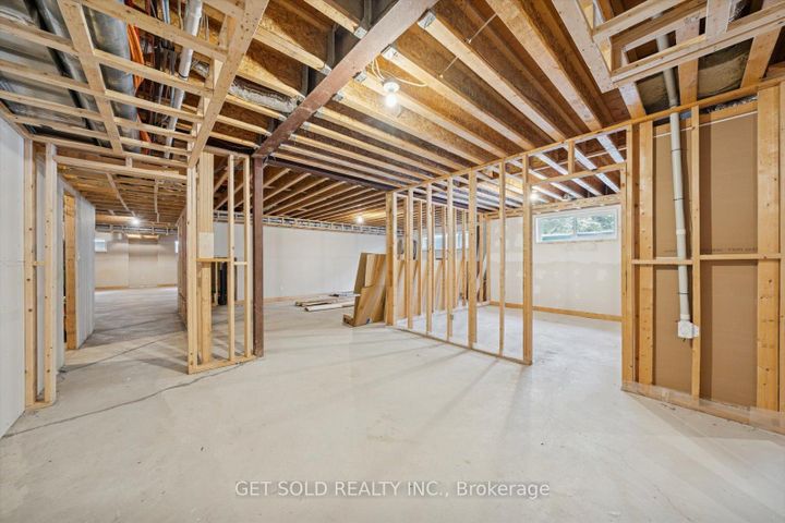 Photo 35 at 7 Tristan Court, Bram West, Brampton