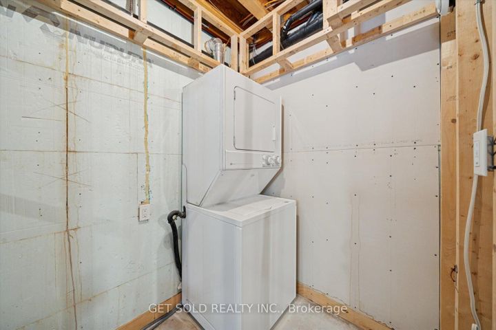 Photo 36 at 7 Tristan Court, Bram West, Brampton