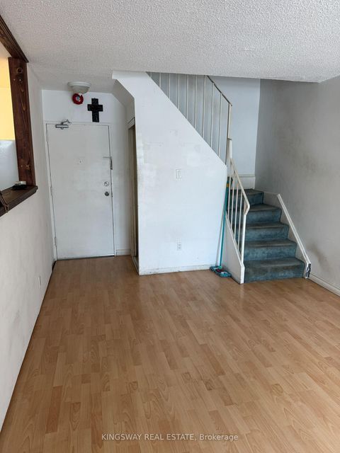 Photo 1 at 347 - 1395 Williamsport Drive, Applewood, Mississauga