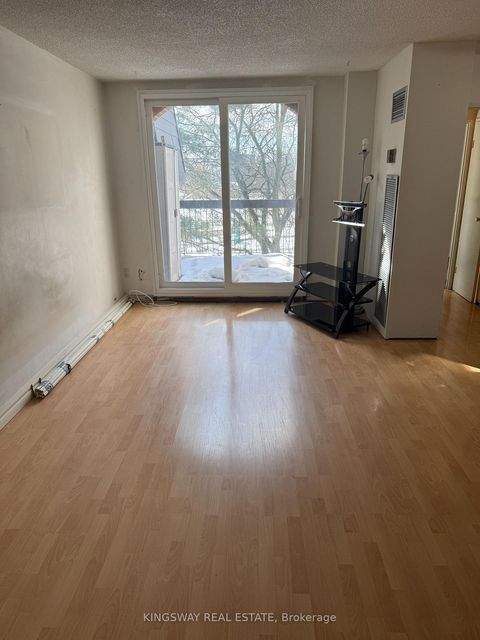 Photo 2 at 347 - 1395 Williamsport Drive, Applewood, Mississauga