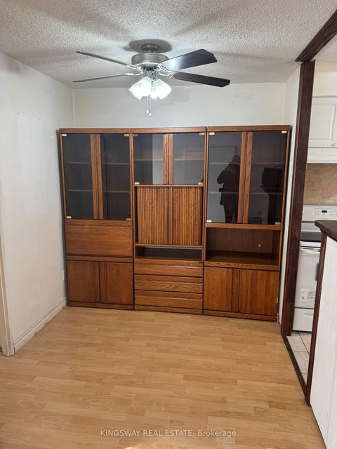 Photo 3 at 347 - 1395 Williamsport Drive, Applewood, Mississauga