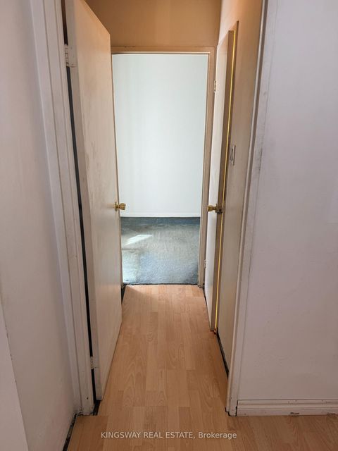 Photo 4 at 347 - 1395 Williamsport Drive, Applewood, Mississauga