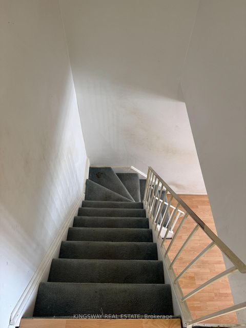 Photo 10 at 347 - 1395 Williamsport Drive, Applewood, Mississauga