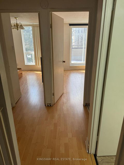 Photo 11 at 347 - 1395 Williamsport Drive, Applewood, Mississauga