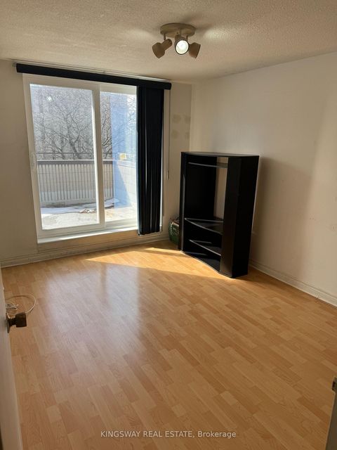 Photo 12 at 347 - 1395 Williamsport Drive, Applewood, Mississauga