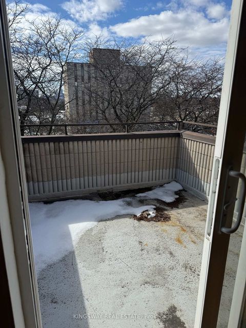 Photo 13 at 347 - 1395 Williamsport Drive, Applewood, Mississauga