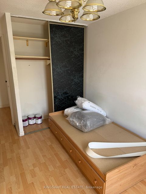 Photo 14 at 347 - 1395 Williamsport Drive, Applewood, Mississauga