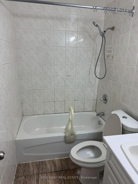 Photo 17 at 347 - 1395 Williamsport Drive, Applewood, Mississauga