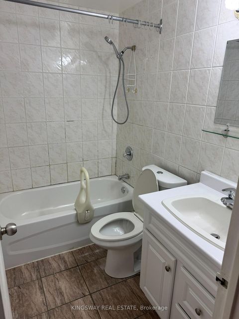 Photo 18 at 347 - 1395 Williamsport Drive, Applewood, Mississauga