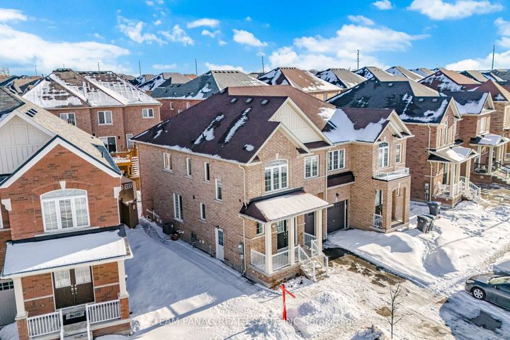 Photo 2 at 414 Royal West Drive, Credit Valley, Brampton