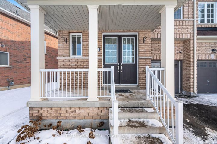 Photo 3 at 414 Royal West Drive, Credit Valley, Brampton