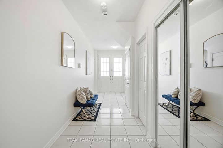 Photo 4 at 414 Royal West Drive, Credit Valley, Brampton