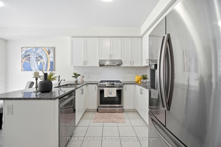 Photo 14 at 414 Royal West Drive, Credit Valley, Brampton