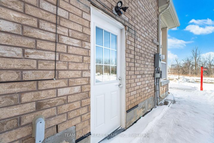 Photo 33 at 414 Royal West Drive, Credit Valley, Brampton
