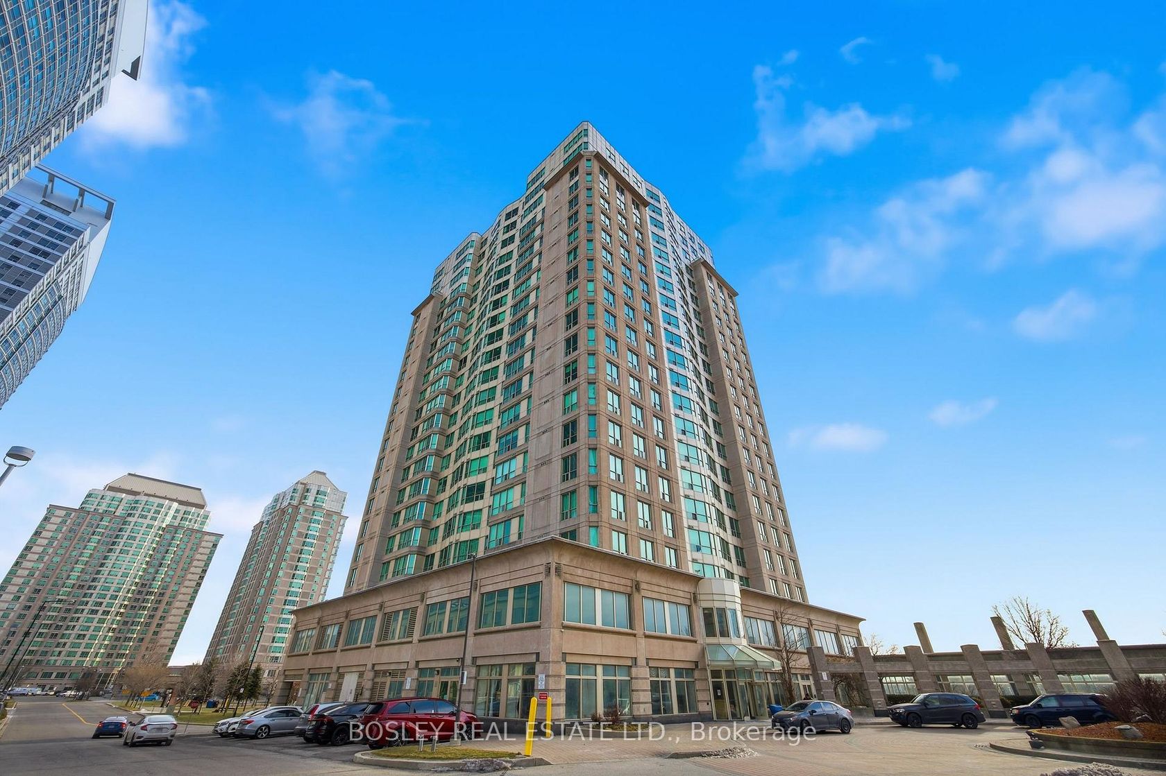 1711 - 8 Lee Centre Drive, Woburn, Toronto 