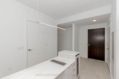 Photo 15 at 4103 - 11 Yorkville Avenue, Annex, Toronto
