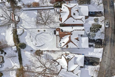 Photo 1 at 331 Kennedy Street W, Aurora Highlands, Aurora