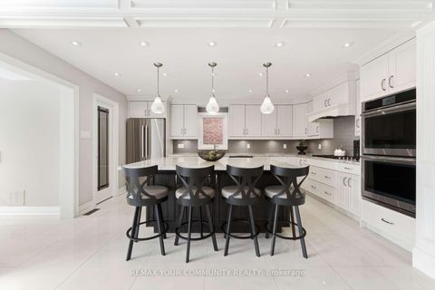 Photo 7 at 331 Kennedy Street W, Aurora Highlands, Aurora