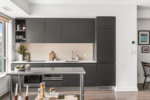 Photo 2 at 502 - 377 Madison Avenue, Casa Loma, Toronto