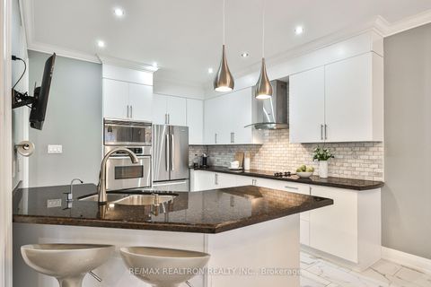 Photo 7 at 14 Daphnia Drive, Patterson, Vaughan