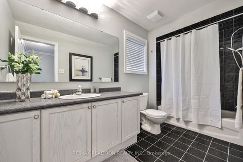 Photo 15 at 14 Daphnia Drive, Patterson, Vaughan