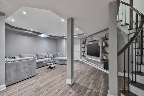 Photo 17 at 14 Daphnia Drive, Patterson, Vaughan