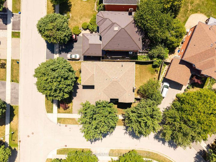 Photo 4 at 2921 Caradoc Lane, CV Clearview, Oakville