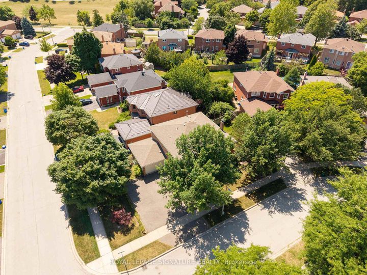 Photo 5 at 2921 Caradoc Lane, CV Clearview, Oakville