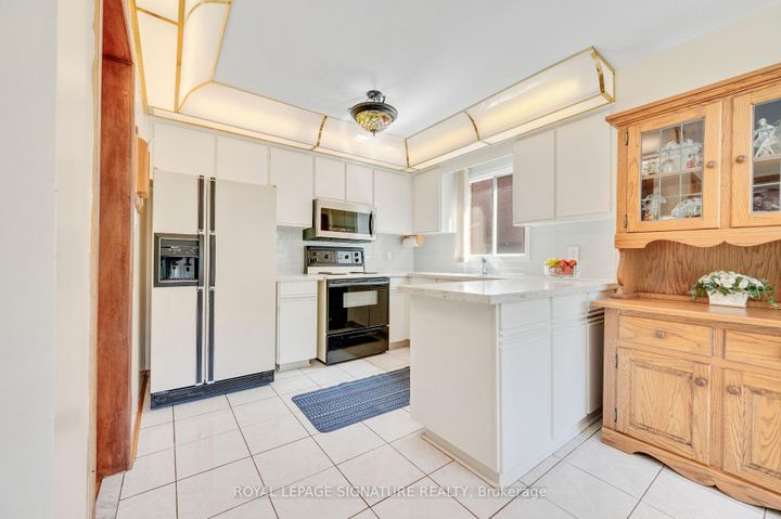 Photo 24 at 2921 Caradoc Lane, CV Clearview, Oakville