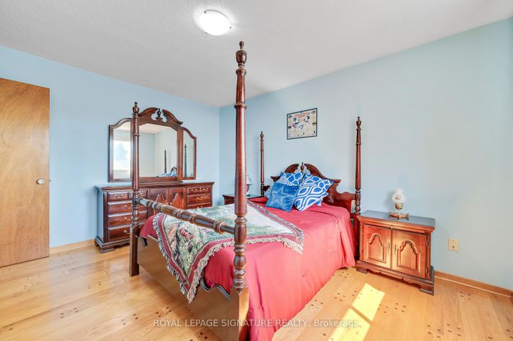 Photo 35 at 2921 Caradoc Lane, CV Clearview, Oakville