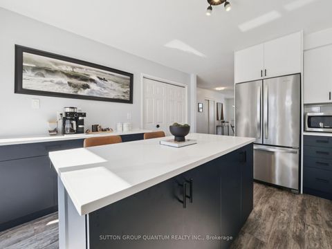 Photo 15 at 19 LESLIE Avenue, Holly, Barrie