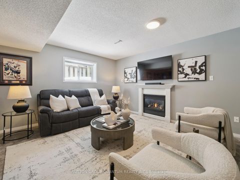 Photo 35 at 19 LESLIE Avenue, Holly, Barrie