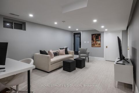 Photo 41 at 102 Shaftesbury Avenue, Moore Park, Toronto