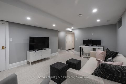 Photo 42 at 102 Shaftesbury Avenue, Moore Park, Toronto