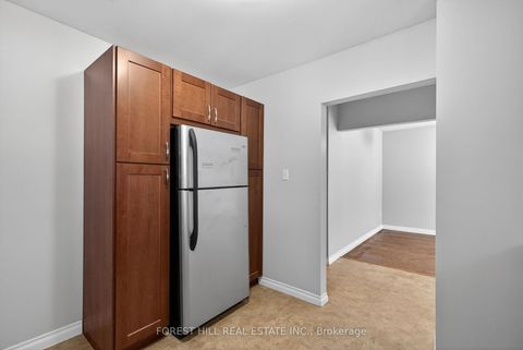 Photo 22 at 35 Daphne Crescent, Cundles East, Barrie