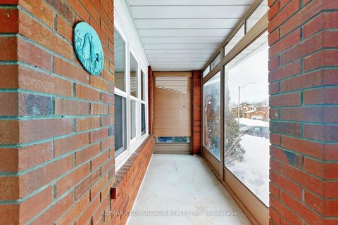 Photo 2 at 50 Marchwood Crescent, Harding, Richmond Hill