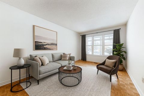 Photo 6 at 50 Marchwood Crescent, Harding, Richmond Hill