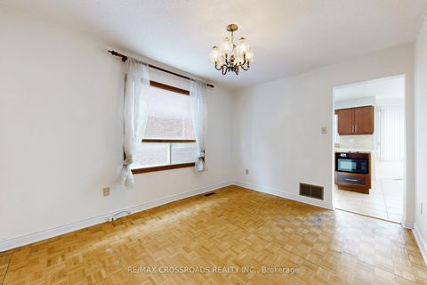 Photo 11 at 50 Marchwood Crescent, Harding, Richmond Hill