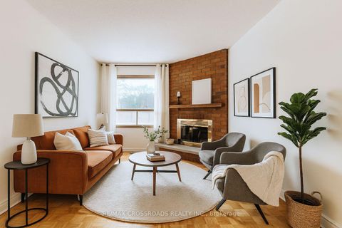 Photo 13 at 50 Marchwood Crescent, Harding, Richmond Hill