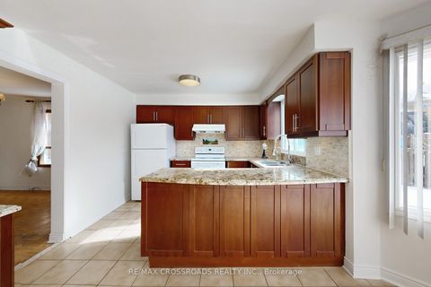 Photo 14 at 50 Marchwood Crescent, Harding, Richmond Hill